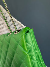 Lade das Bild in den Galerie-Viewer, CHANEL CLASSIC FLAP
