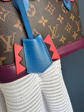 Lade das Bild in den Galerie-Viewer, LOUIS VUITTON ALMA BB LOVE BIRDS
