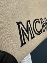 Lade das Bild in den Galerie-Viewer, MCM MÜNCHEN SHOPPER INKL. CLUTCH
