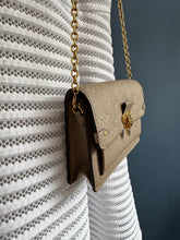 Lade das Bild in den Galerie-Viewer, LOUIS VUITTON VAVIN CHAIN
