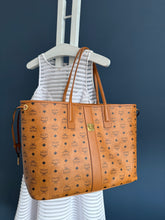 Lade das Bild in den Galerie-Viewer, MCM SHOPPER LARGE
