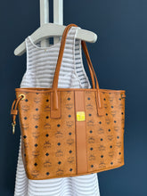 Lade das Bild in den Galerie-Viewer, MCM SHOPPER MEDIUM
