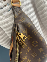 Lade das Bild in den Galerie-Viewer, LOUIS VUITTON BUMBAG
