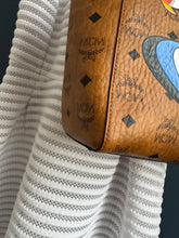 Lade das Bild in den Galerie-Viewer, MCM TONI SHOPPER
