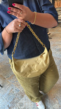 Lade das Bild in den Galerie-Viewer, LOUIS VUITTON OVER THE MOON
