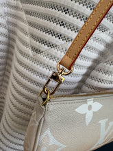 Lade das Bild in den Galerie-Viewer, LOUIS VUITTON POCHETTE
