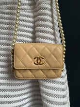 Lade das Bild in den Galerie-Viewer, CHANEL MINI BAG
