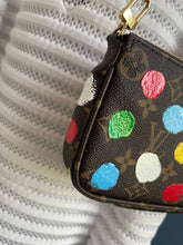 Lade das Bild in den Galerie-Viewer, LOUIS VUITTON POCHETTE YAYOI KUSAMA DOTS
