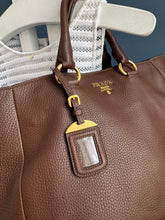 Lade das Bild in den Galerie-Viewer, PRADA VITELLO DAINO SHOPPER
