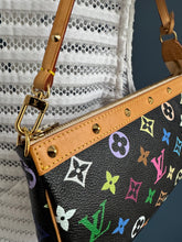 Lade das Bild in den Galerie-Viewer, LOUIS VUITTON POCHETTE ACCESSOIRES
