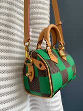 Lade das Bild in den Galerie-Viewer, LOUIS VUITTON SPEEDY 18 DAMIER POP
