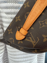 Lade das Bild in den Galerie-Viewer, LOUIS VUITTON BUMBAG
