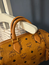 Lade das Bild in den Galerie-Viewer, MCM BOSTON BAG
