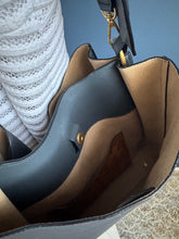 Lade das Bild in den Galerie-Viewer, MCM BEUTEL

