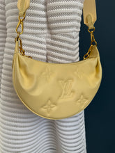 Lade das Bild in den Galerie-Viewer, LOUIS VUITTON OVER THE MOON
