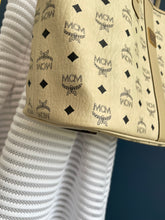 Lade das Bild in den Galerie-Viewer, MCM SHOPPER MEDIUM
