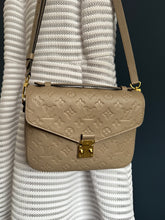 Lade das Bild in den Galerie-Viewer, LOUIS VUITTON MÉTIS EMPREINTE
