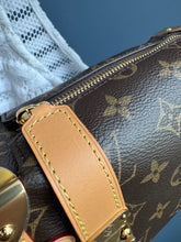 Lade das Bild in den Galerie-Viewer, LOUIS VUITTON SIDE TRUNK PM
