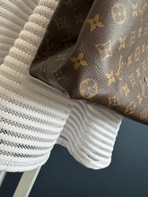 Lade das Bild in den Galerie-Viewer, LOUIS VUITTON ATLANTIS GM
