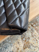 Lade das Bild in den Galerie-Viewer, YSL SADE PUFFER CLUTCH
