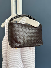 Lade das Bild in den Galerie-Viewer, BOTTEGA VENETA MINI WALLACE BAG
