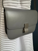 Lade das Bild in den Galerie-Viewer, CÉLINE BOX
