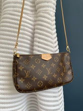 Lade das Bild in den Galerie-Viewer, LOUIS VUITTON POCHETTE
