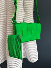 Lade das Bild in den Galerie-Viewer, BOTTEGA VENETA CASSETTE
