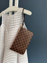 Lade das Bild in den Galerie-Viewer, LOUIS VUITTON CLUTCH
