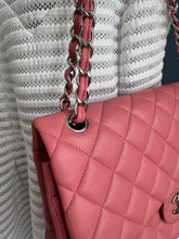 Lade das Bild in den Galerie-Viewer, CHANEL DOUBLE FLAP JUMBO
