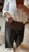 Lade das Bild in den Galerie-Viewer, LOUIS VUITTON CLUTCH
