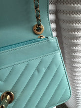 Lade das Bild in den Galerie-Viewer, CHANEL WOC
