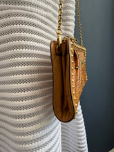 Lade das Bild in den Galerie-Viewer, MCM CLUTCH
