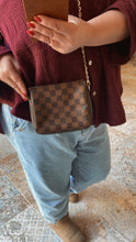 Lade das Bild in den Galerie-Viewer, LOUIS VUITTON TROUSSE MAKE UP
