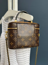 Lade das Bild in den Galerie-Viewer, LOUIS VUITTON VANITY
