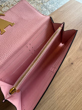 Lade das Bild in den Galerie-Viewer, LOUIS VUITTON CAPUCINES GELDBÖRSE
