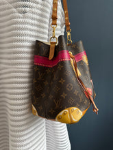 Lade das Bild in den Galerie-Viewer, LOUIS VUITTON NÉONOÉ SUMMER TRUNK
