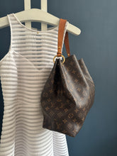 Lade das Bild in den Galerie-Viewer, LOUIS VUITTON GRACEFUL MM
