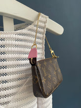 Lade das Bild in den Galerie-Viewer, LOUIS VUITTON MINI POCHETTE LIMITED EDITION
