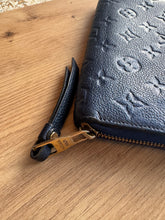 Lade das Bild in den Galerie-Viewer, LOUIS VUITTON ZIPPY EMPREINTE
