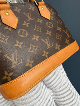 Lade das Bild in den Galerie-Viewer, LOUIS VUITTON ALMA BB
