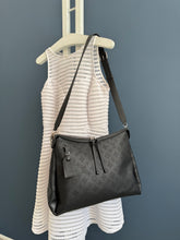 Lade das Bild in den Galerie-Viewer, LOUIS VUITTON HAND IT ALL MM MAHINA
