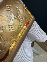 Lade das Bild in den Galerie-Viewer, LOUIS VUITTON ROSSMORE WOC
