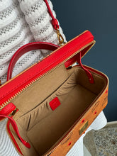 Lade das Bild in den Galerie-Viewer, MCM ROCKSTAR VANITY
