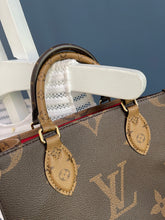 Lade das Bild in den Galerie-Viewer, LOUIS VUITTON ONTHEGO PM
