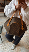 Lade das Bild in den Galerie-Viewer, LOUIS VUITTON ELLIPSE GM
