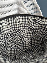 Lade das Bild in den Galerie-Viewer, MCM CLUTCH
