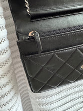 Lade das Bild in den Galerie-Viewer, CHANEL WOC
