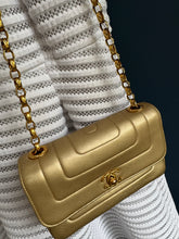 Lade das Bild in den Galerie-Viewer, CHANEL VINTAGE FLAP BAG
