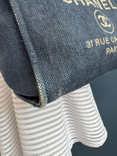 Lade das Bild in den Galerie-Viewer, CHANEL DEAUVILLE
